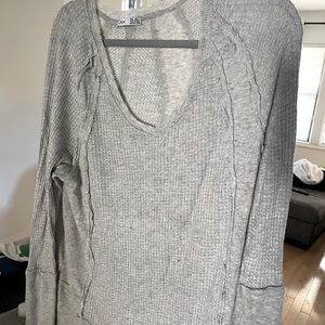 Super comfortable long sleeve shirt with detailed lines